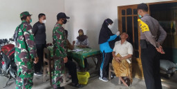 Cegah Penyebaran, Babinsa Kawal Nakes Optimalkan Tracing