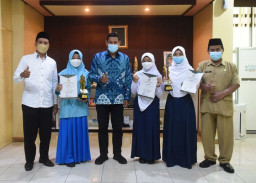 Wali Kota Kediri Bangga Raihan Prestasi Tiga Siswi Kota Kediri di MTQ Ke-29