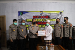 Kabid Dokkes Polda Jatim Laksanakan Bakti Sosial di Panti Asuhan Ar-Ridlwan Kota Batu