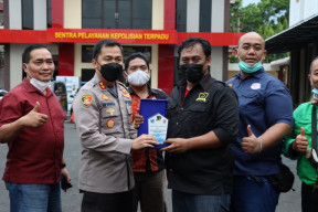 AKBP Arif Rachman Arifin, SIK. MH. Kapolres Jember Dinobatkan Sebagai Bapak Ojek Online Jember