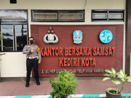 Samsat Kota Kediri Berikan Pelayanan Penuh Bagi Pemohon Wajib Pajak Kendaraan