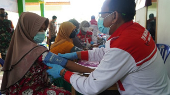 Kapolres Pasuruan Tinjau Vaksinasi Serentak Polres Jajaran Dilanjut Zoom Meeting yang Dipimpin Kapolri