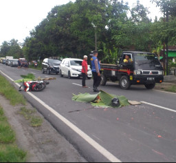 Diduga Kurang Hati-hati, Pemotor Tewas setelah Berbenturan dengan Truk Tronton