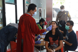 Jelang Libur Nataru, Pemkot Kediri Lakukan Pengawasan Penerapan Prokes di Swalayan