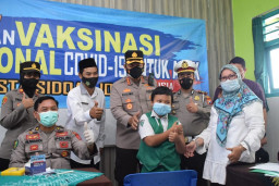 Kapolresta Sidoarjo Pantau Vaksinasi Covid-19 Anak 6 Sampai 11 Tahun