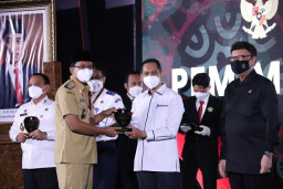 Gencar Benahi Birokrasi, Pemkab Sidoarjo Raih Penghargaan Kementerian PAN-RB