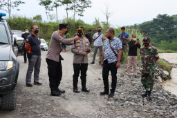 Kapolres Blitar Kota Tinjau Area Tambang Pasir Ilegal