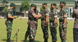 Pangdivif 2 Kostrad Sematkan Pin Vira Cakti Yudha ke Prajurit Berprestasi 503 Mayangkara