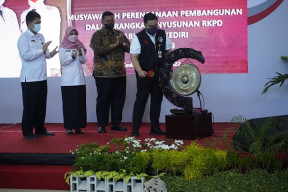 Konsen Perbaikan Jalan, Bupati Kediri Bentuk Tim Khusus Tangani Jalan Kurang Layak