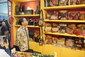 Presiden Jokowi Puji Kerajinan UMKM Sidoarjo