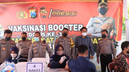 Jelang Mudik, Polresta Sidoarjo Gelar Vaksinasi Booster Buruh Industri