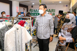 Semalam, Bupati Yes Resmikan Operasional dua Tenant di Lamongan Plaza