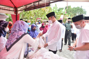 Pasar Sembako Murah Diserbu Pembeli saat Safari Ramadhan