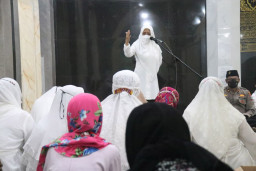 Safari Ramadhan, Bupati Mojokerto Serahkan Dana Hibah Rp 100 Juta untuk Masjid di Klinterejo