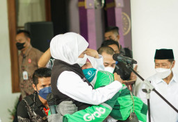 Ratusan Srikandi Grab dari Komunitas Gaspol Ramaikan Konvoi Perayaan Hari Kartini Bersama Pemprov Jawa Timur