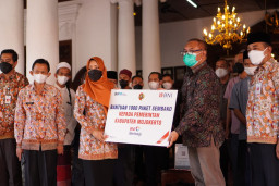 BNI 46 Cabang Mojokerto Serahkan Bantuan Seribu Paket Sembako untuk LKSA