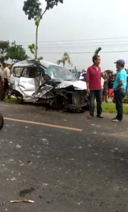 Mobil Tersambar Kereta Api saat Mudik, Pasutri Tewas, Anak Kritis