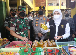 Gubernur Khofifah Pastikan Distribusi Minyak Goreng Curah Mulai Lancar Harga Mendekati HET