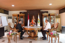 Audiensi Dengan Bank Jatim, Wali Kota Ning Ita Bahas Rencana e-Ticekting Pemandian Sekarsari dan Agenda Hari Jadi