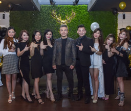 Trend Fashion Sosialita, Benny Gunawan Gelar Pesta Bertema Busana Hitam Putih