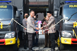 Amankan Pilkades, Polresta Sidoarjo Terima Dua Truk Operasional dari Bupati Gus Muhdlor