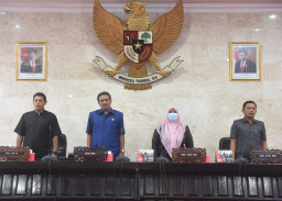 Wali Kota Kediri Beri Penjelasan Pengajuan Raperda di Paripurna DPRD