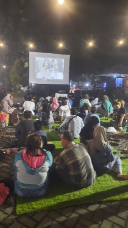 Feskul Kota Mojokerto Ajak Nostalgia Nonton Layar Tancap 'Misbar'