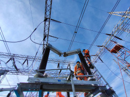 Tingkatkan Performa Penyaluran Energi Listrik, PLN Lakukan Penggantian Material