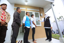 Rampungkan Sambungan Listrik Hunian Warga Terdampak Erupsi Semeru, Gubernur Jatim Khofifah Apresiasi Kerja Keras PLN