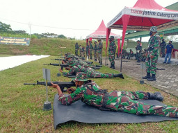 Asah Kemampuan Tempur Prajurit, Kodim 0812 Gelar Latihan Menembak