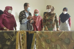 Tangkap Peluang Pasar, Wali Kota Ning Ita Gencarkan Pelatihan