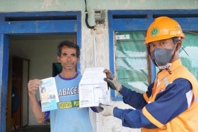 PLN Beri Bantuan Pasang Listrik Gratis, Senyum Sopi'i Mengembang Saat Rayakan Kemerdekaan