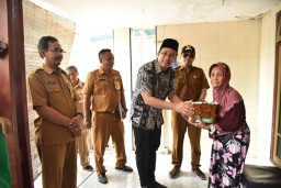 Warga Miskin Sidoarjo Terima Bantuan Makan Gratis dari Bupati Gus Muhdlor