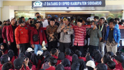 Ratusan Mahasiswa Sidoarjo Demo Tolak Kenaikan Harga BBM