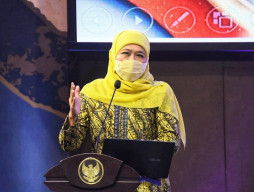 Gubernur Khofifah Ajak Akademisi dan Praktisi Komunikasi Perang Melawan Ujaran Kebencian