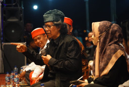 Bupati Mojokerto Hadiri Sinau Bareng Mbah Nun di Mojogebang Kemlagi