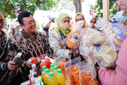 Gubernur Khofifah Tekankan Pentingnya Literasi Digital, Sertifikasi Halal, Hingga Standardisasi Produk