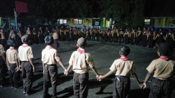 SDN Dukuhsari 1 Jabon Sidoarjo Laksanakan Kegiatan Persami di Depan Halaman Sekolah