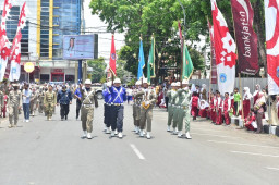 Kirab Pataka Lambang Jer Basuki Mawa Beya sampai di Lamongan