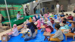 Masjid Jami' Al-Ikhlas Bukit Bambe Gresik Peringati Acara Maulid Nabi Muhammad SAW