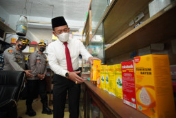 Sidak Tim Gabungan Temukan Toko Obat 'Nakal' Jual Obat Sirop