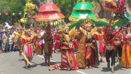 Wow! Ada Carnival Busana Unik di Kota Santri Jombang