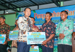 10 Kelompok Tani Tembakau Lamongan Terima Bantuan Alsintan