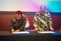 Tandatangani Perjanjian Kerjasama dengan Fisip Unair, KPU Jatim Tingkatkan Peran Pemuda Pada Pemilu 2024