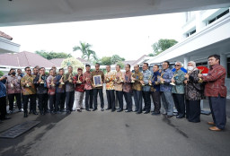 Jalankan Tata Kelola Lingkungan Dengan Baik, PLN Saber 15 Penghargaan Proper Emas dan CEO Green Leadership Utama