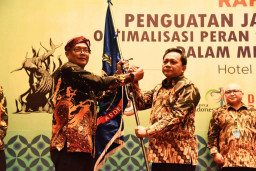 Jabat Ketum Asdeksi, Dedikasi Aris Wibawa Sekwan Lamongan untuk Negara