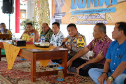 Kapolres Blitar Kota Hadiri Giat Jumat untuk Curhat yang Digelar Masyarakat Kecamatan Ponggok