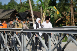 Dampingi Gubernur Jatim Resmikan Huntap Terdampak Tanah Longsor di Trenggalek, Kalaksa BPBD Sumbang 310 Paket Sembako