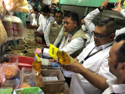 Cek Kelangkaan Minyak Goreng Jepang Ramadhan, KPPU Jatim Gelar Sidak di Pasar Wonokromo