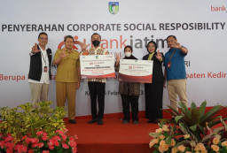 Support UMKM Kabupaten Kediri, Bank Jatim Serahkan CSR Alat Penunjang Produksi